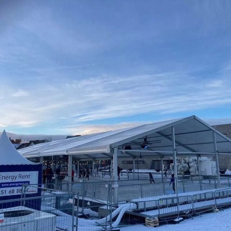 Bilde av montert mobil isbane i Stavanger Sentrum